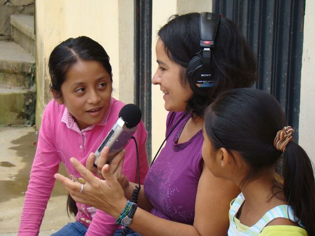 Mala Muñoz recording a radio program with young girls in Oaxaca.