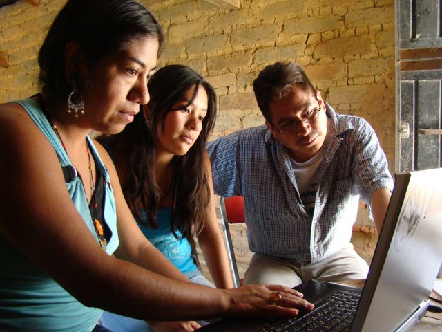 Youth participating in a Palabra Radio workshop